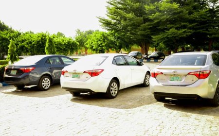 UNIMAID VC APPLAUDS DEANS’ DEDICATION AT CAR PRESENTATION CEREMONY