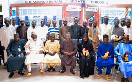 UNIMAID ARCHITECTURE STUDENTS HONOUR VC, DVC, DEAN, OTHERS