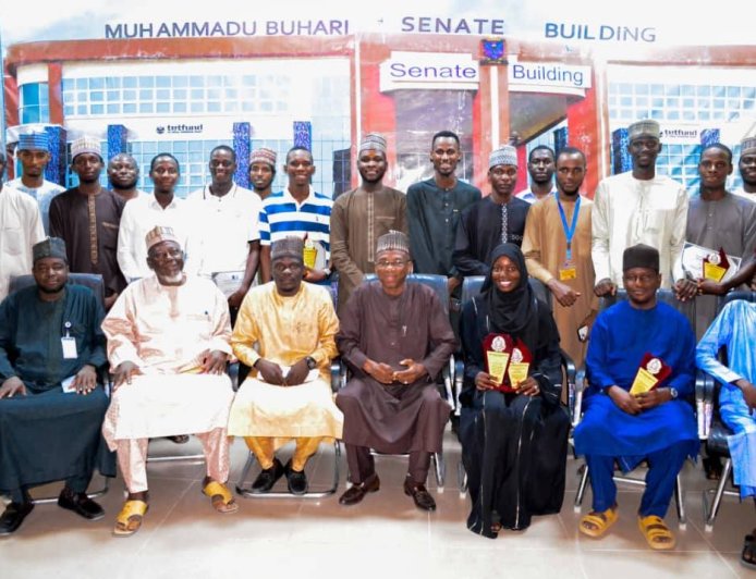 UNIMAID ARCHITECTURE STUDENTS HONOUR VC, DVC, DEAN, OTHERS
